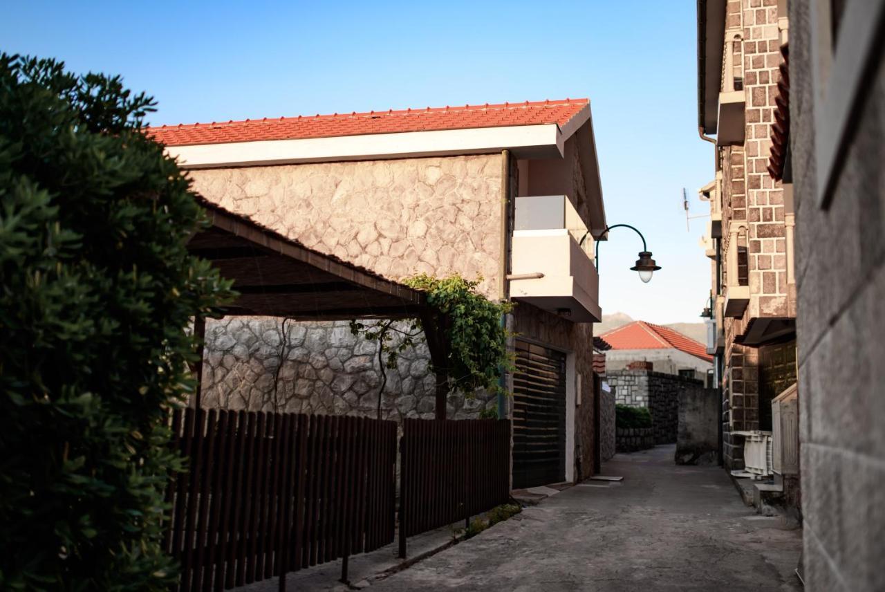 Apartments Ponta Krasici Tivat Buitenkant foto
